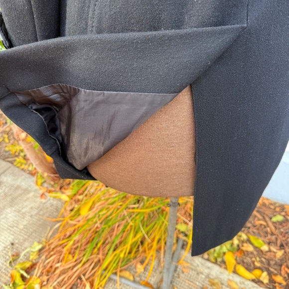 Classic Kenneth Cole Black belted trench coat - Picture 11 of 14